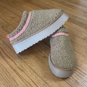 Sherpa Platform Slippers Size 8 Brown and Pink New